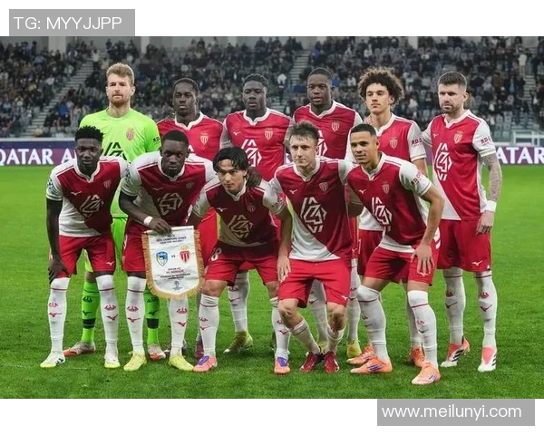 曼彻斯特球队对阵年轻人队的精彩较量即将上演,谁能在赛场上脱颖而出